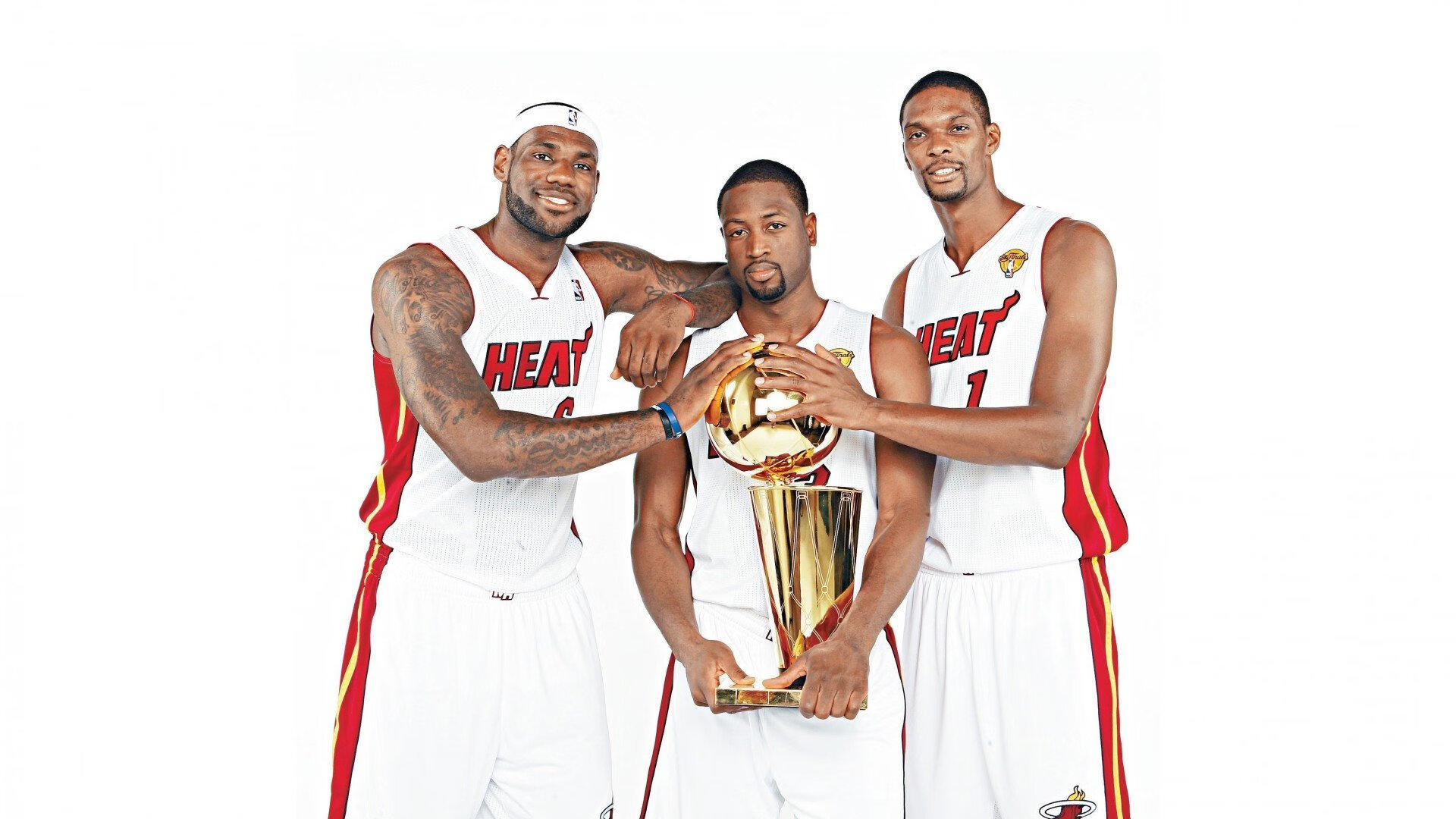 不容错过的本月足球热点新闻，足球报道热点