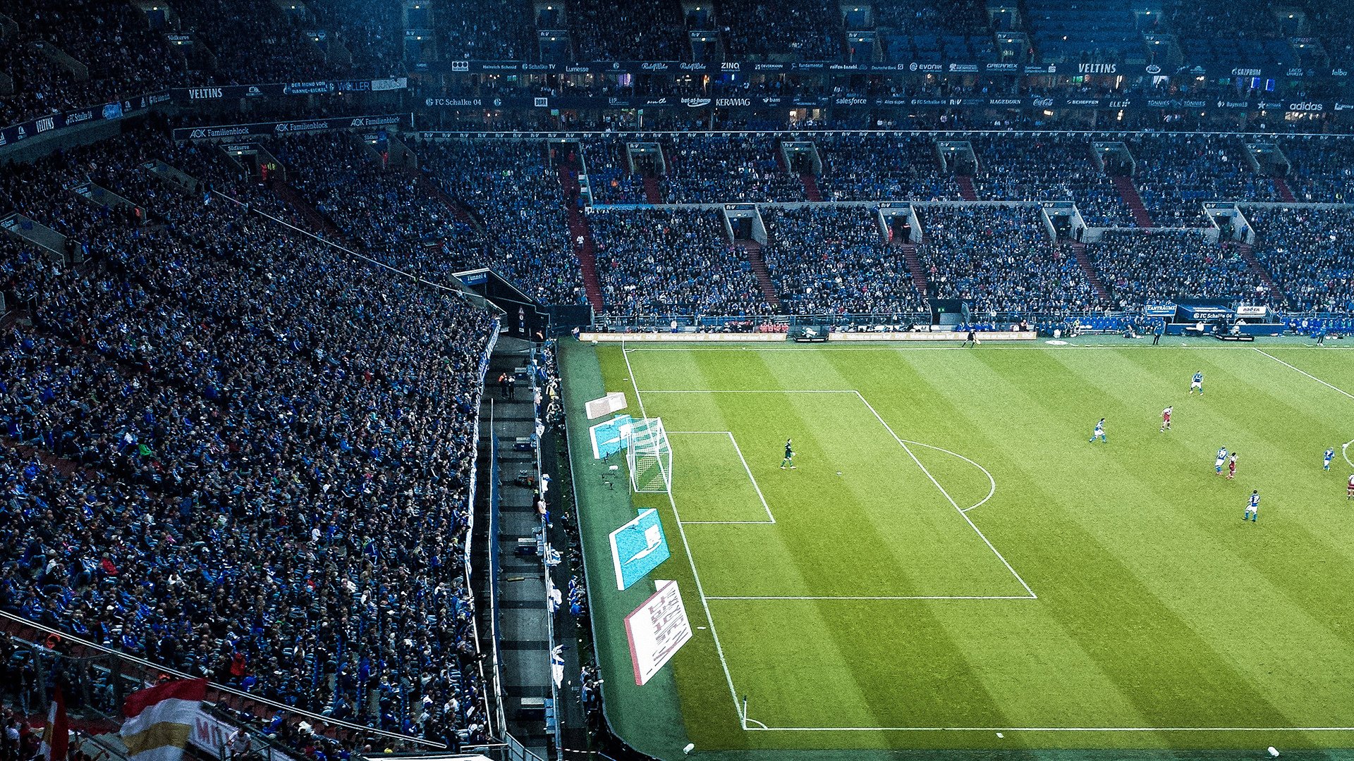 九游官方入口-英超：曼联3-2惊险逆转切尔西，C.朗格拉姆双响球，英超第33轮_曼联五年首胜切尔西 冠军争夺悬念重启